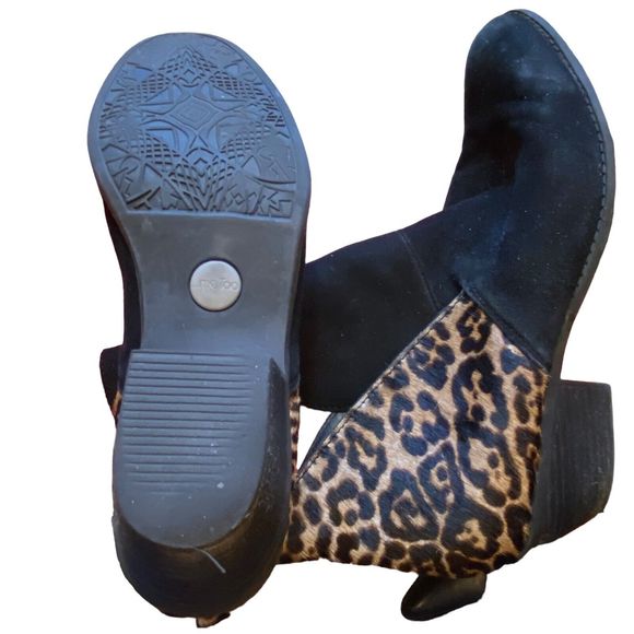 Me Too Zena 9 Black Suede Leopard Animal Print Pull On Ankle Bootie Shoes Sz 11M - Picture 7 of 12